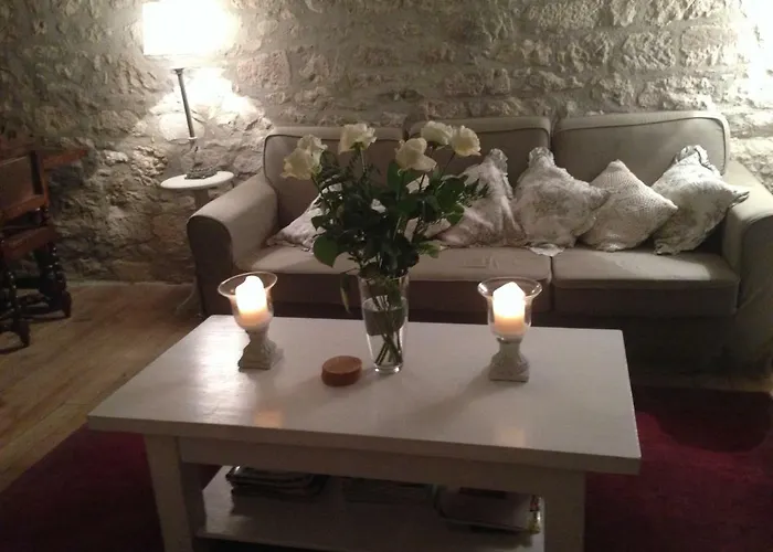 بيت للعطل My Little French House مونفلاكين